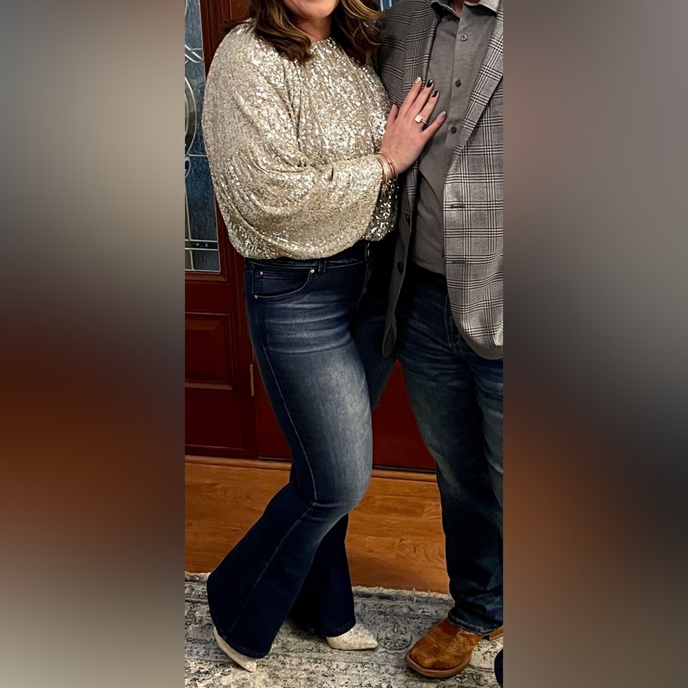 🔥Gianni bini Maurissa Sequin Long Sleeve. Silver. Amazing top! Worn one time! - Picture 4 of 8